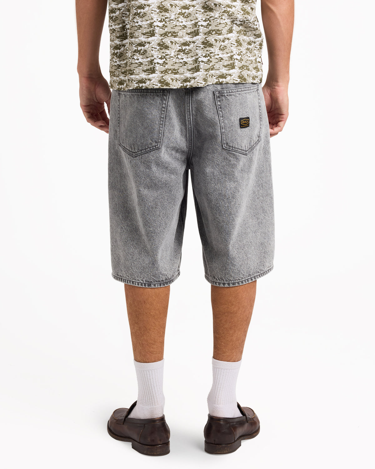 uvyds03004_rvca_smaw_bck1