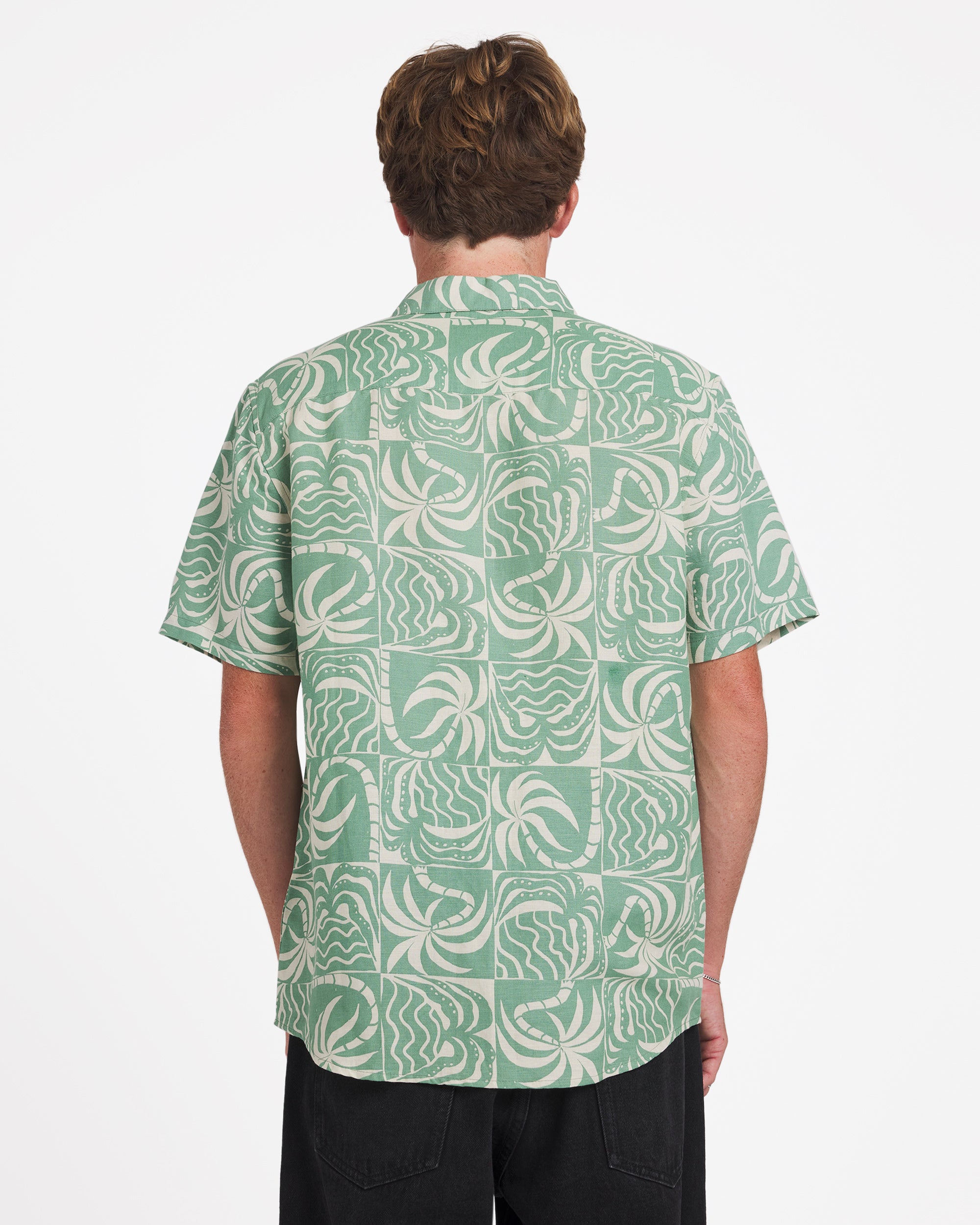 uvywt00190_rvca_sle_bck1