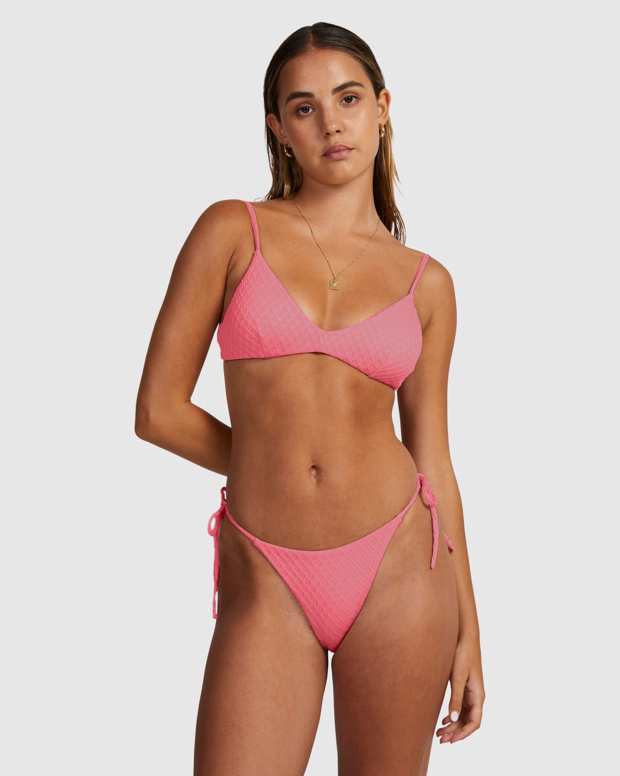 uvjx300120_rvca_mhs0_frt1