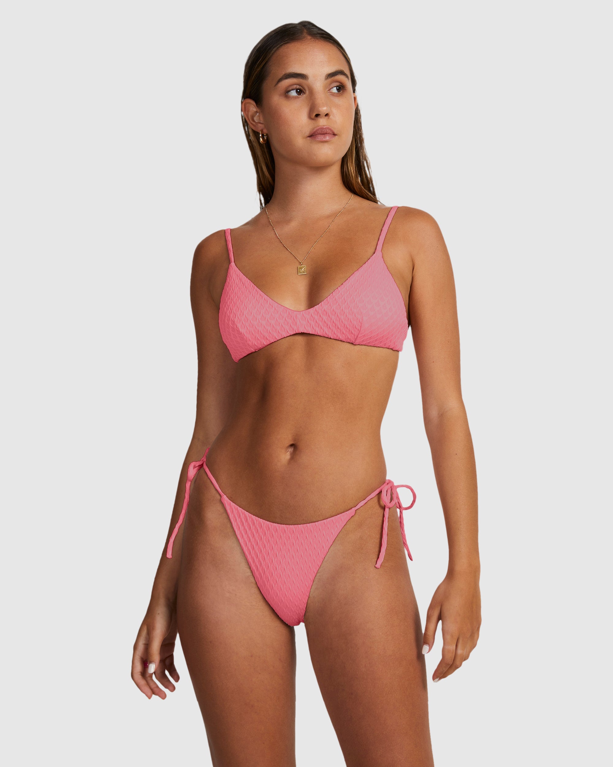 uvjx400125_rvca_mhs0_frt1