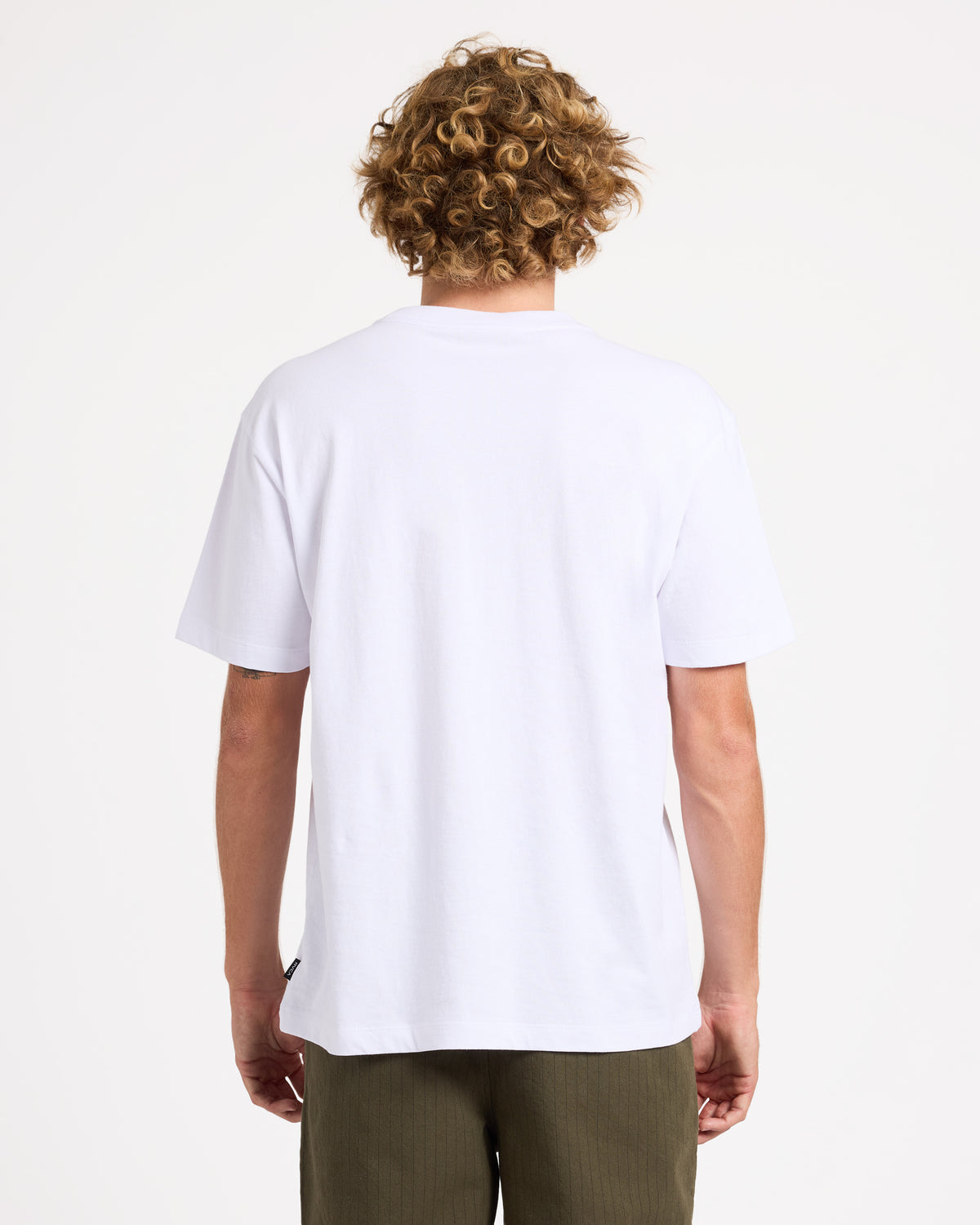 uvyzt01029_rvca_whti_bck1